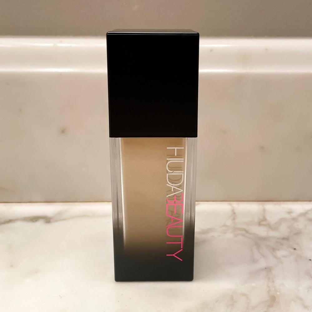 Huda Beauty #Faux Filter Foundation